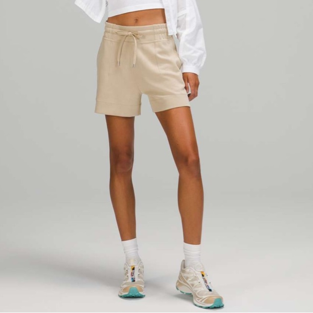 Lululemon Tan Soft Ambitions HR shorts 4”